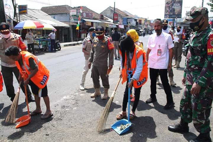 Sanksi sosial diterapkan di Purwakarta