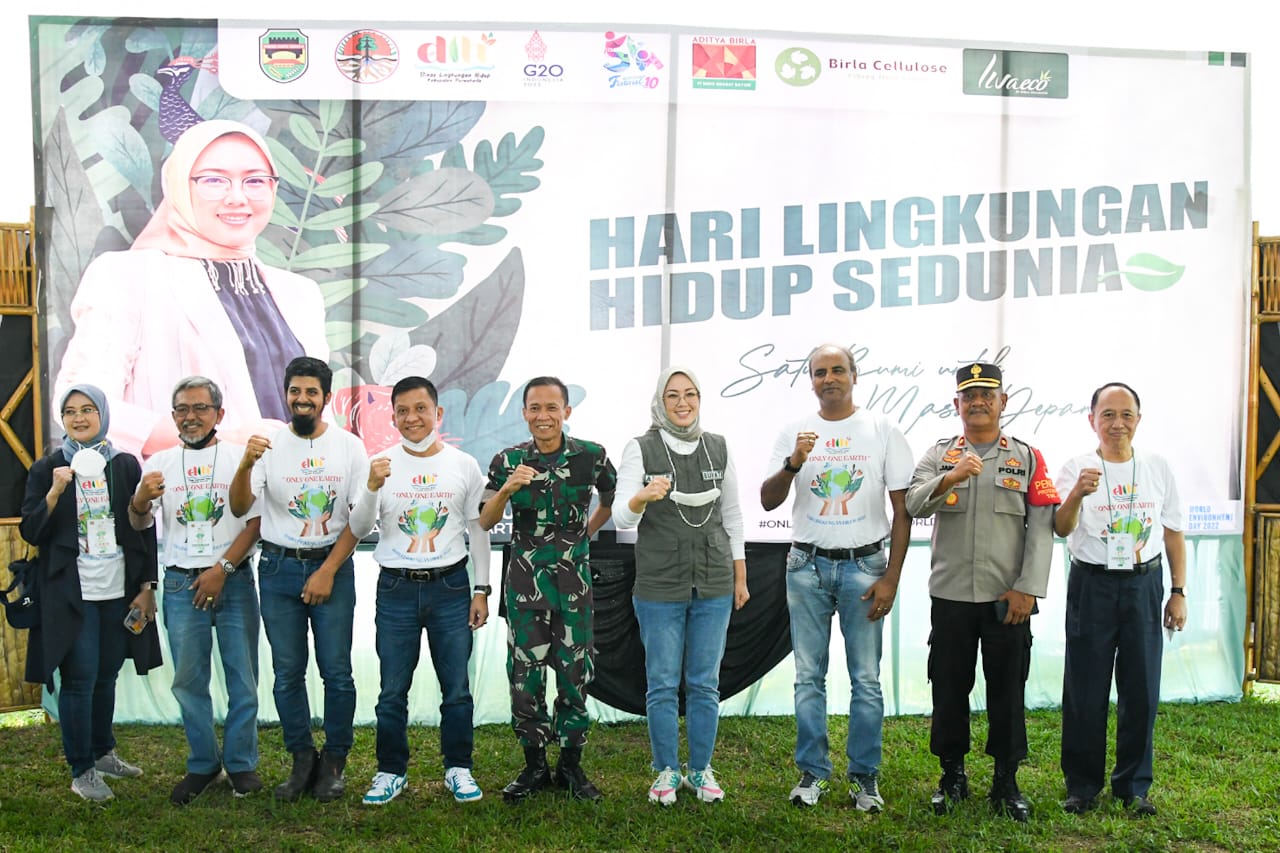 Peringati Hari Lingkungan Hidup Sedunia, Bupati Purwakarta Tanam Pohon dan Tebar Benih Ikan