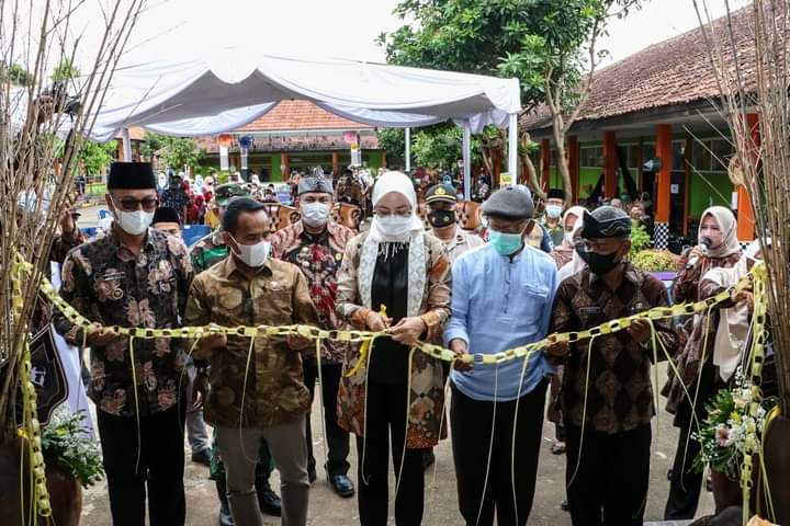 Bupati Purwakarta Resmikan Tajug Tri Bhakti SMPN 1 Pasawahan