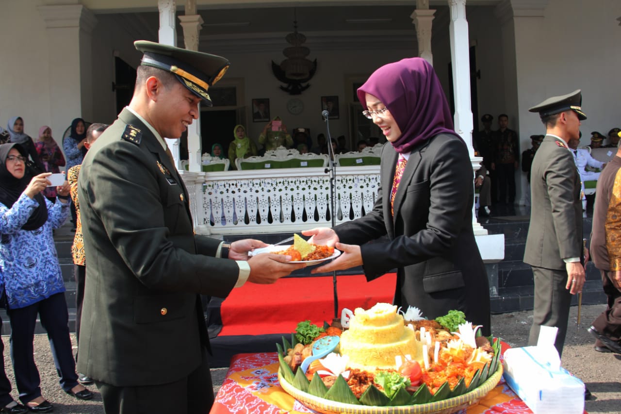 Peringati HUT TNI 73, Bupati Anne 