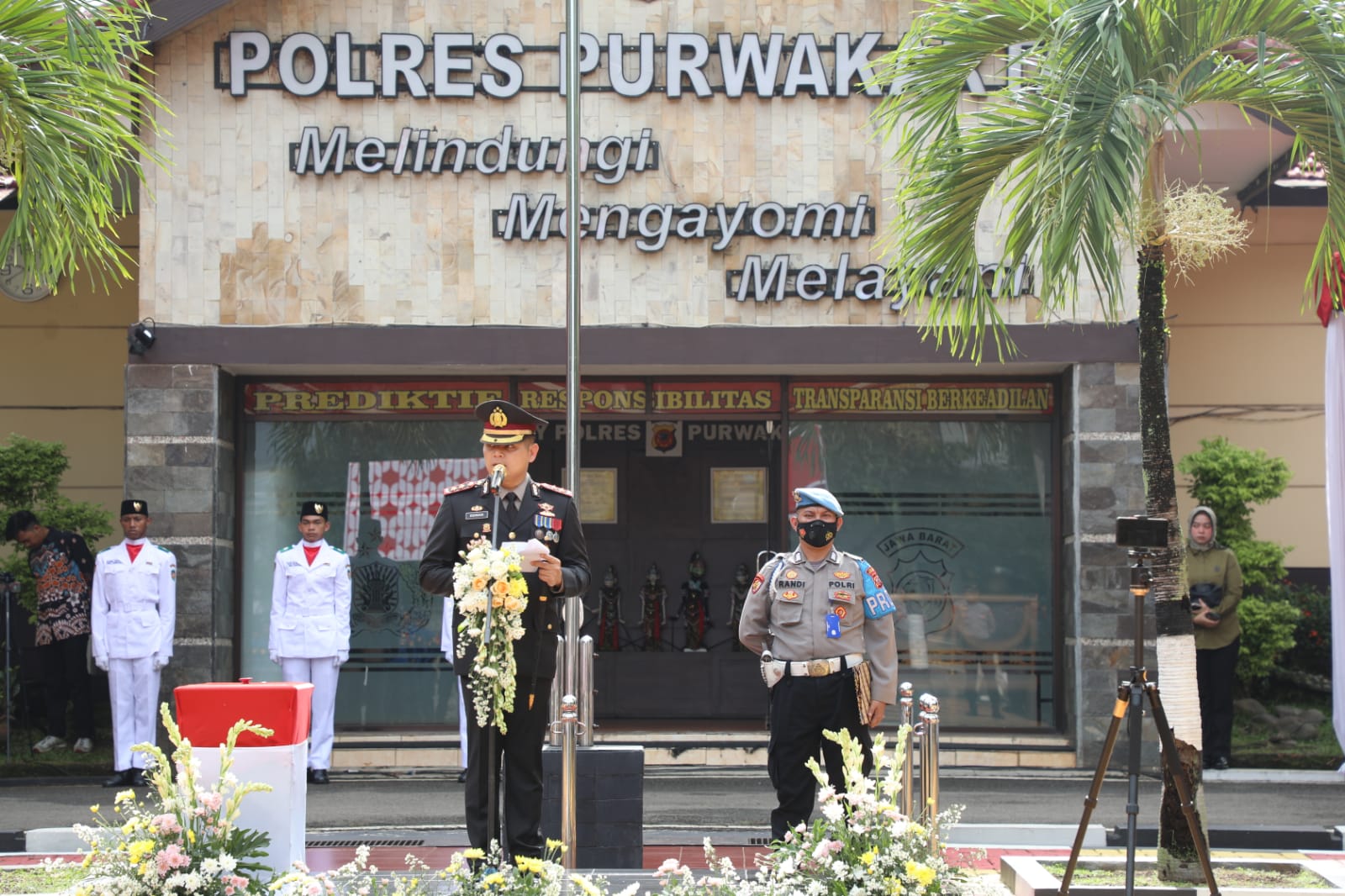 Padukan Hari Pahlawan dan Hari Santri   