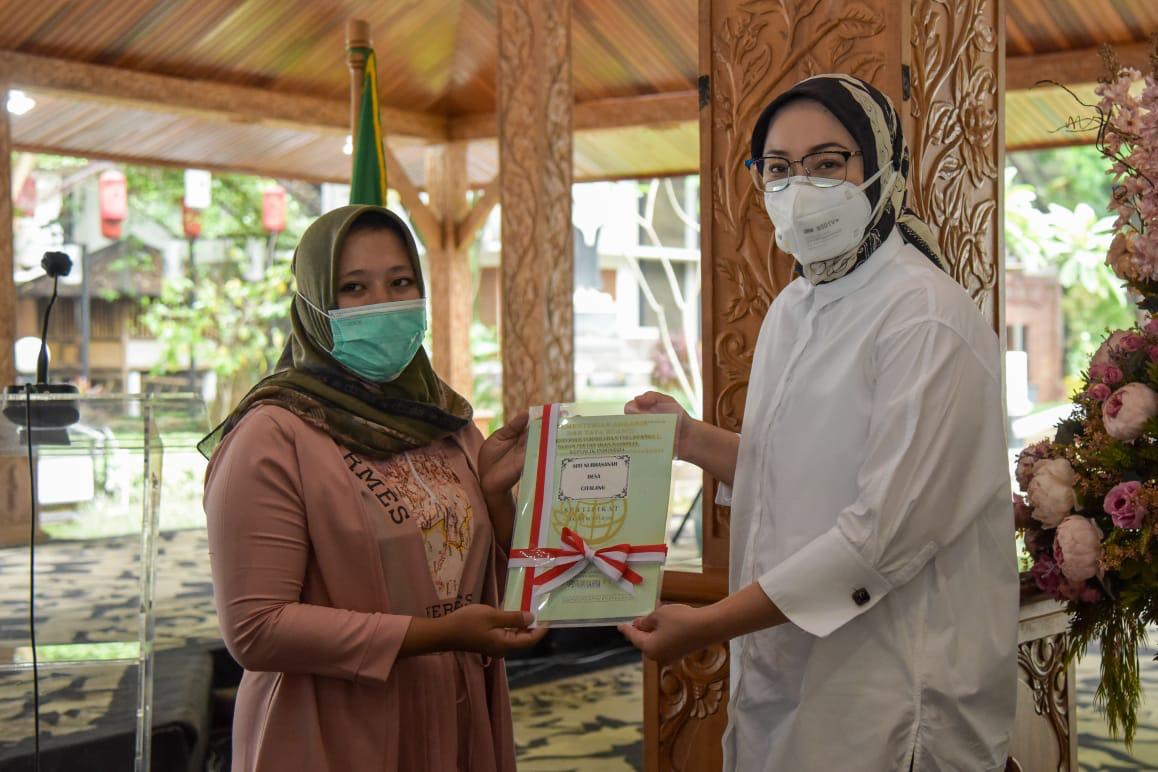 Pemkab dan BPN Purwakarta Serahkan 5.000 Sertifikat Tanah Warga