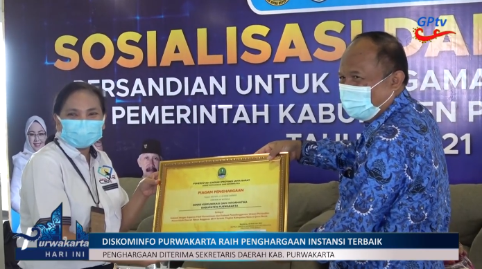 DISKOMINFO PURWAKARTA RAIH PENGHARGAAN URUSAN PERSANDIAN TERBAIK SE-JAWA BARAT