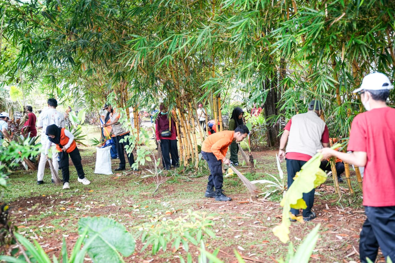 Ngosrek Bareng di Tajug Gede: Aksi Nyata Wujudkan Purwakarta Bersih