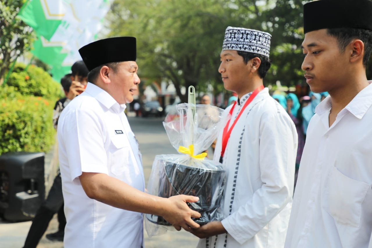 Penjabat Bupati Purwakarta Canangkan Program Seribu Masjid Bersih dan Sehat