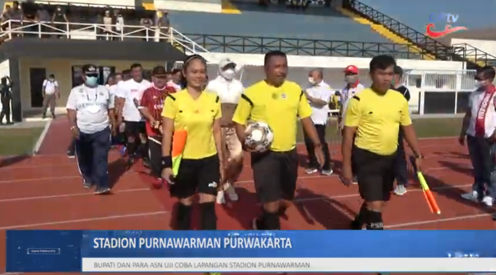 SEHARI SETELAH DIRESMIKAN, AMBU ANNE RATNA MUSTIKA AJAK CAMAT DAN KADIS BEROLAH RAGA DI PURNAWARMAN