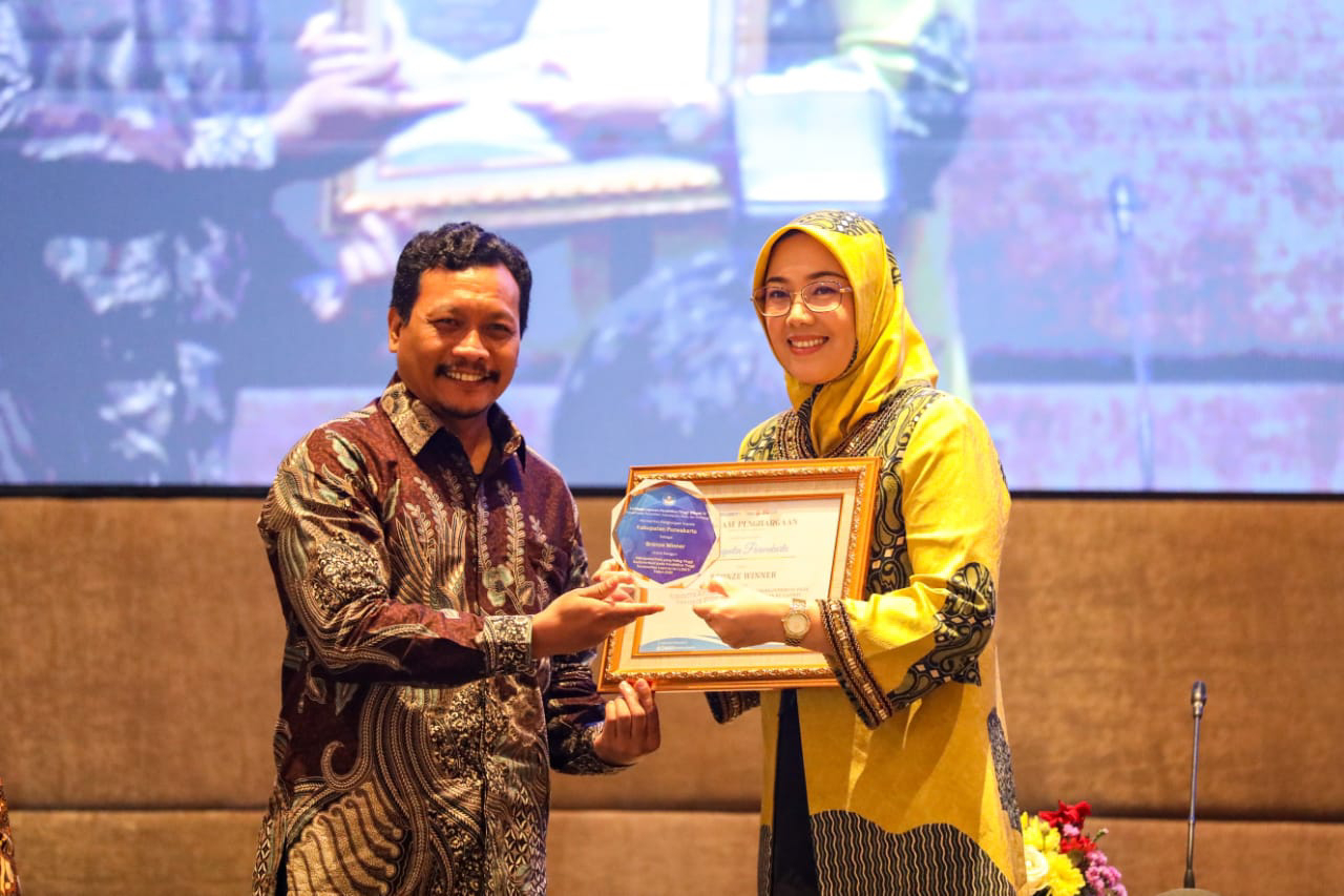 Awali 2023, Pemkab Purwakarta Diganjar Dua Penghargaan