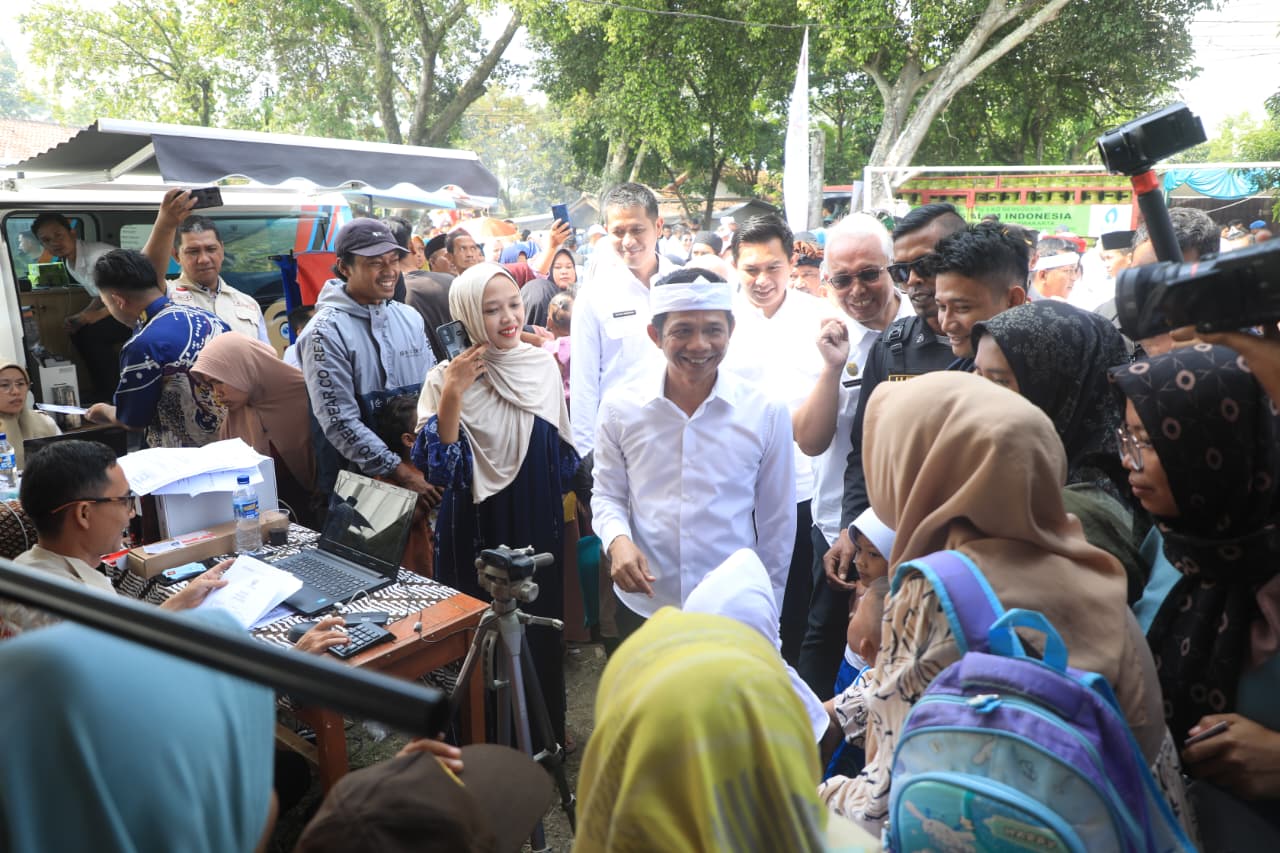 Gempungan Pelayanan Publik: Sentuhan Langsung Om Zein di Desa Sukamaju