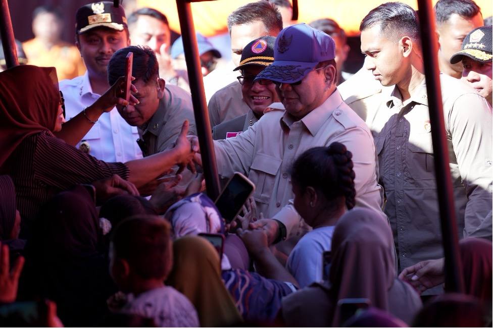 Banjir dan Longsor Sumbar: Presiden Prabowo Tinjau Dapur Umum dan Pastikan Bantuan Lancar