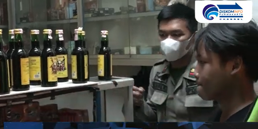 JAGA KONDUSIFITAS PURWAKARTA JELANG NATARU, APARAT GABUNGAN GELAR RAZIA MIRAS