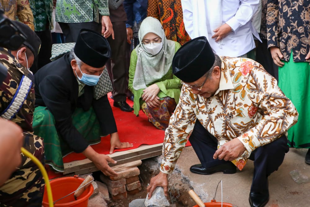 Lakukan Peletakan Batu Pertama Pembangunan Gedung PCNU, Bupati Purwakarta Dampingi Ketum PBNU