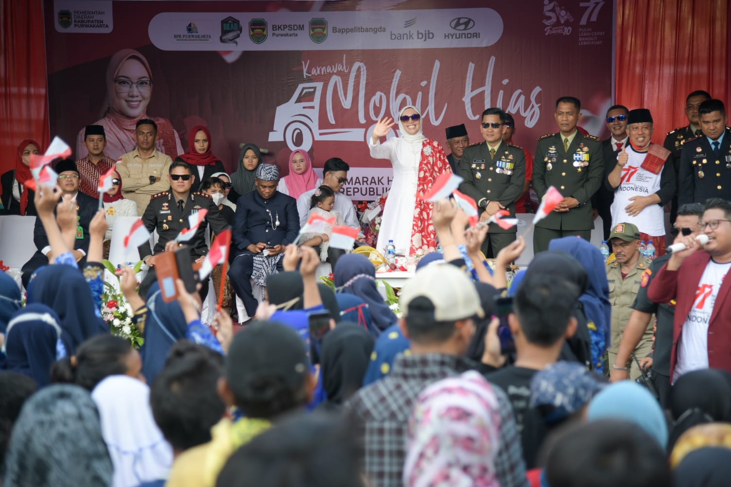 Semarak Karnaval Mobil Hias di Purwakarta   