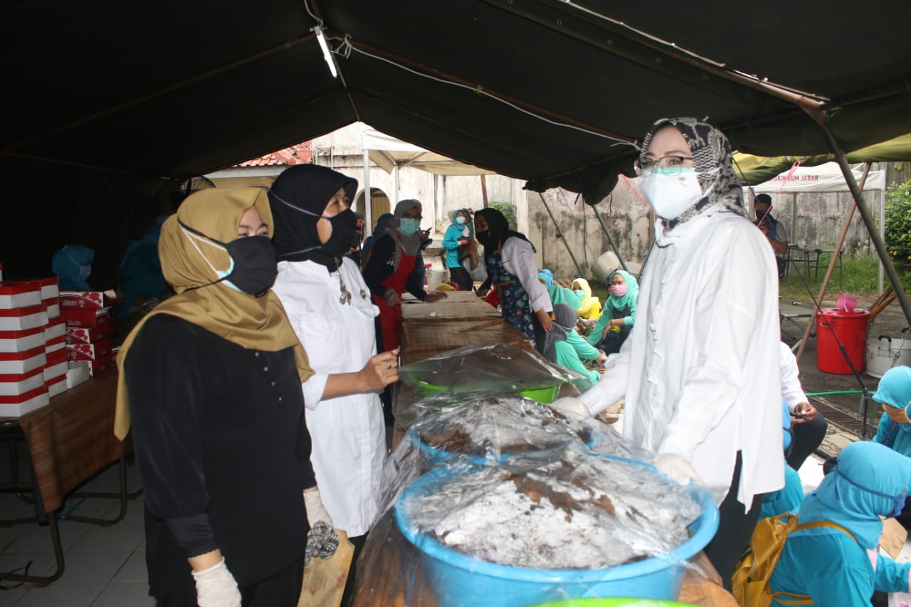 Dapur Umum Covid-19 Purwakarta, Sehari Sebar Seribu Nasi Kotak