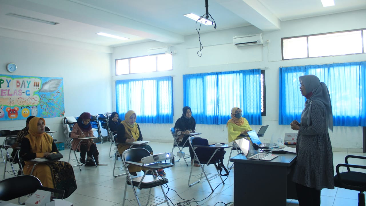 Pelatihan Science, Technology, Engineering dan Mathematics (STEM) untuk Guru SD di Purwakarta