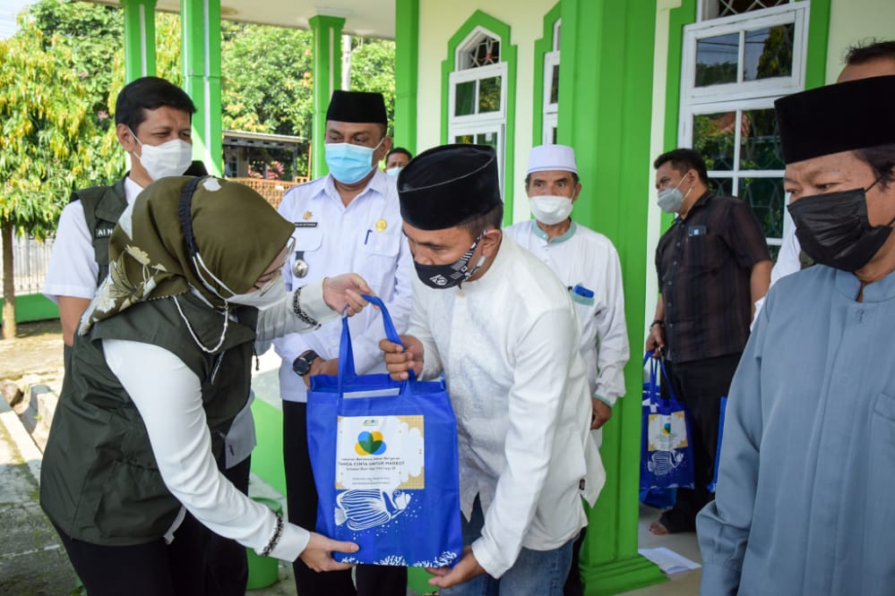 Jabar Bergerak Santuni Puluhan Marbot Masjid di Purwakarta