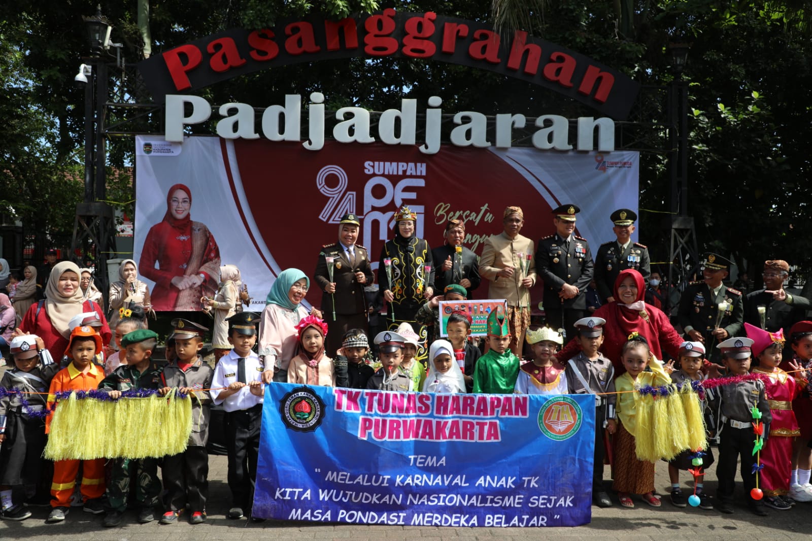 karnaval anak - anak TK meriahkan HUT Sumpah Pemuda ke 94 tingkat Kabupaten Purwakarta.