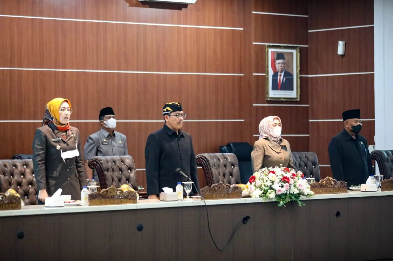 Paripurna DPRD, Bupati Purwakarta Sampaikan Raperda RAPBD 2023