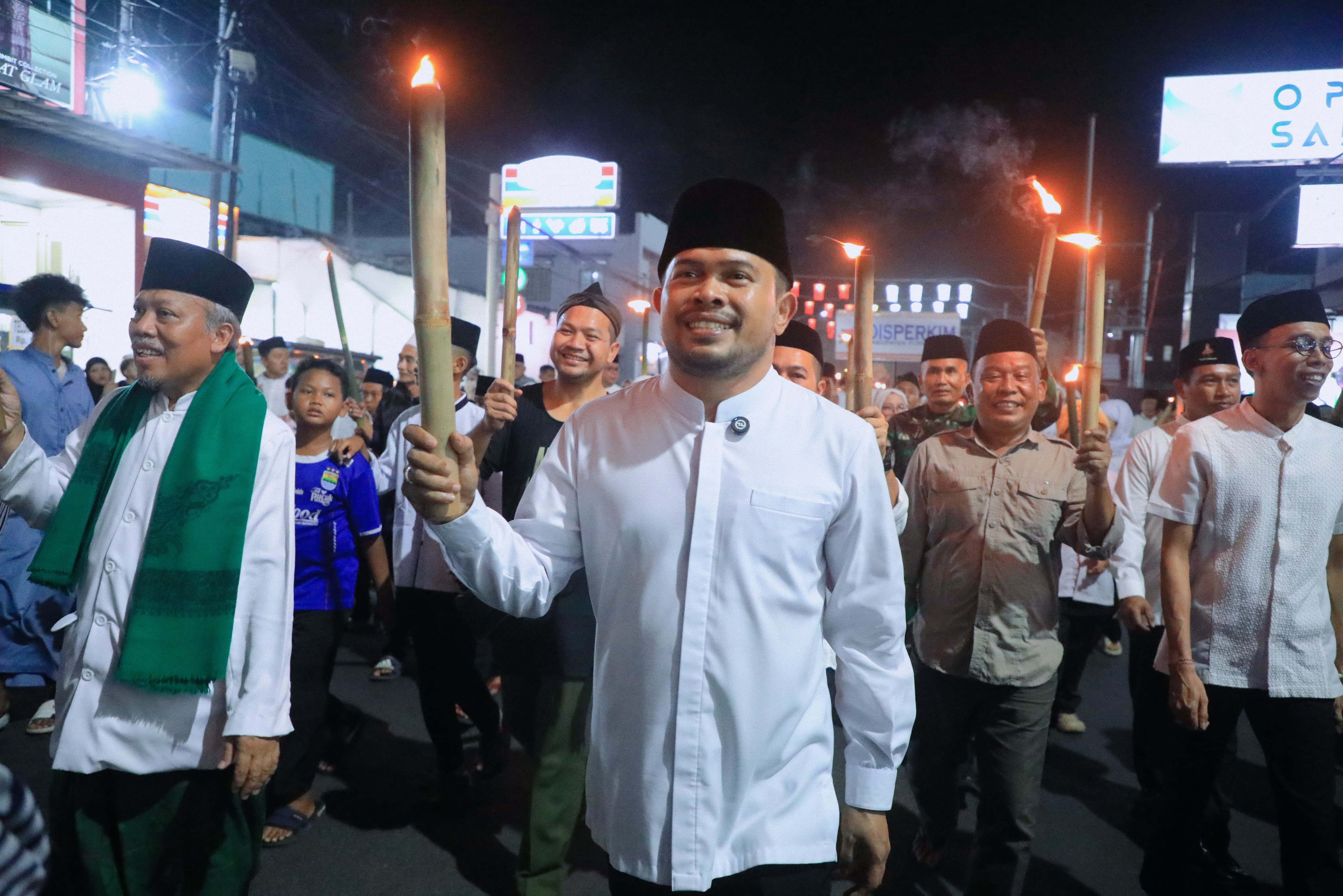 Nyala Semangat Nasionalisme dalam Pawai Obor 1 Muharram di Purwakarta