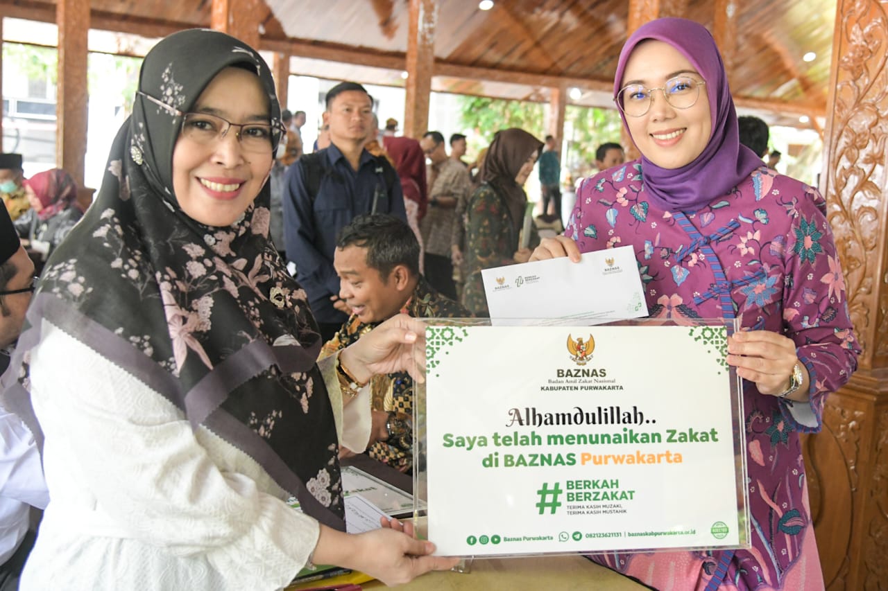 Bupati Anne dan Para Pimpinan Purwakarta Salurkan Zakat Lewat Baznas