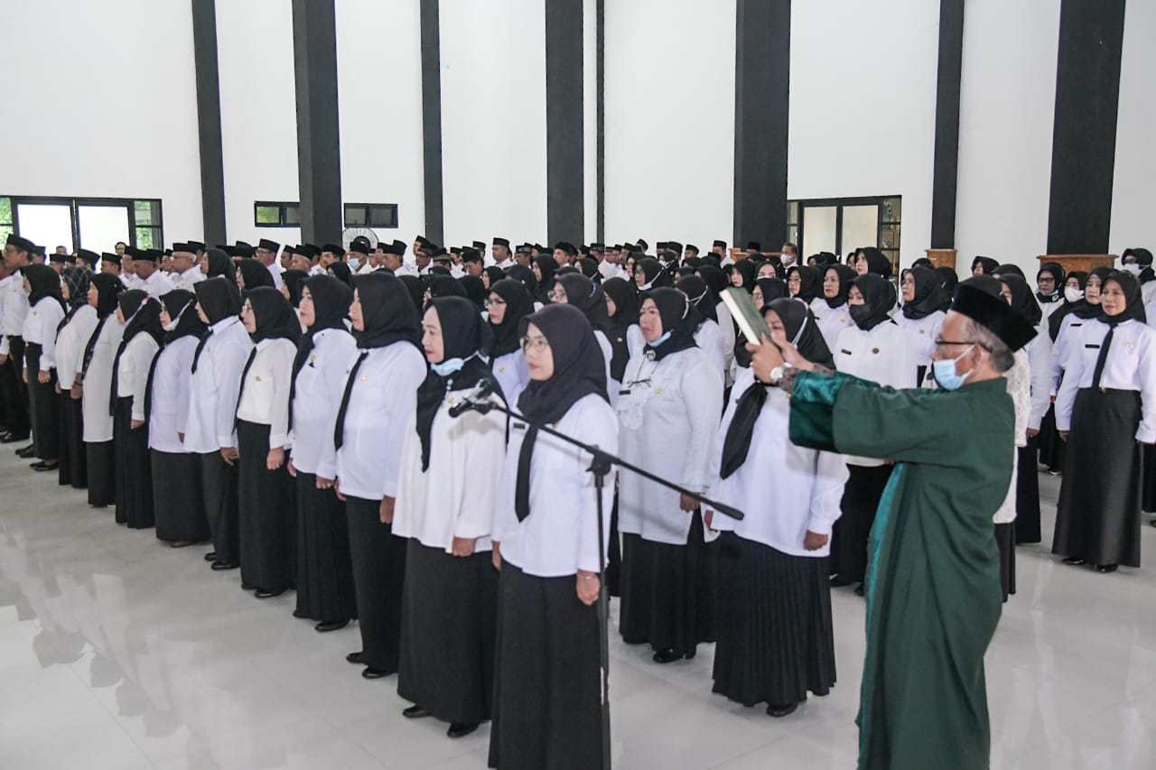 Bupati Lantik 186 Kepala Sekolah SD dan SMP