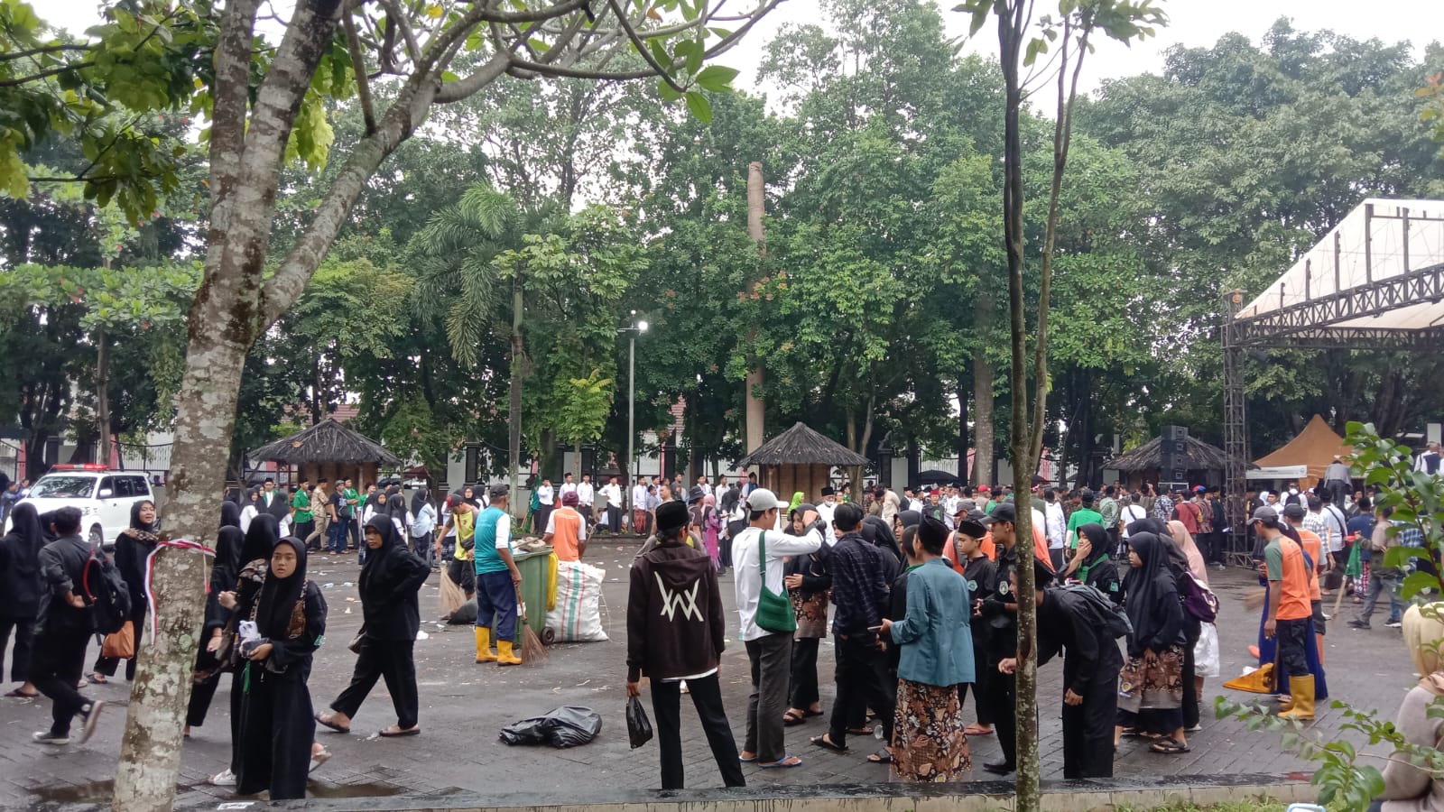 Dinas LH kerahkan personel tangani kebersihan acara puncak Satu Abad NU