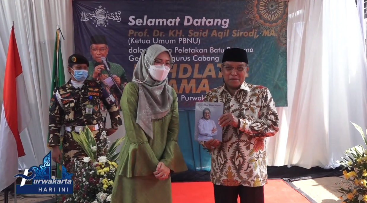 PELETAKAN BATU PERTAMA KANTOR CABANG NU DI PURWAKARTA OLEH AMBU ANNE DAN KH. SAID AQIEL SIRADJ