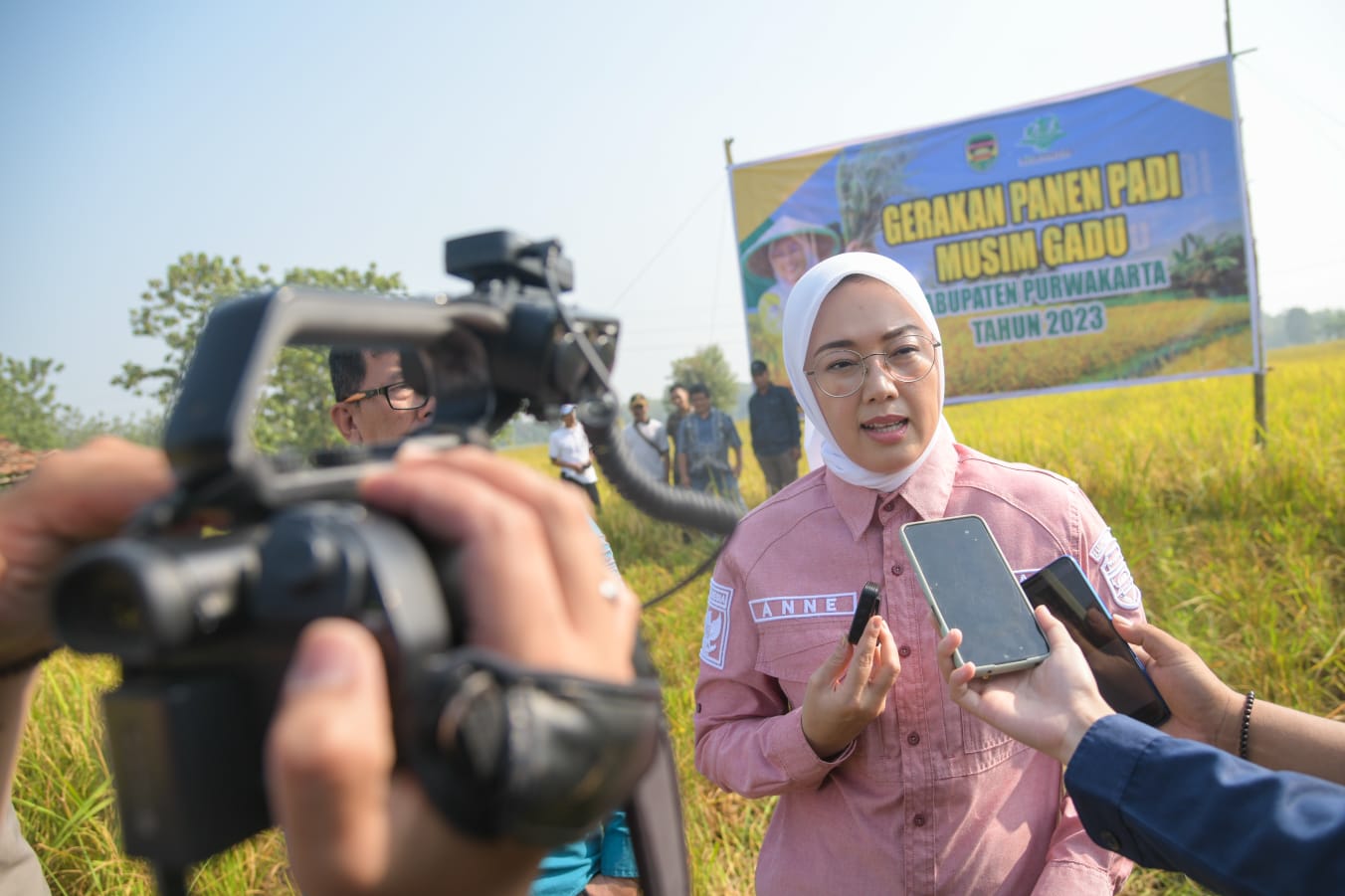Tingkatkan Produktifitas Pertanian. Bupati Anne Perintahkan Semua Petani Miliki Kartu Tani