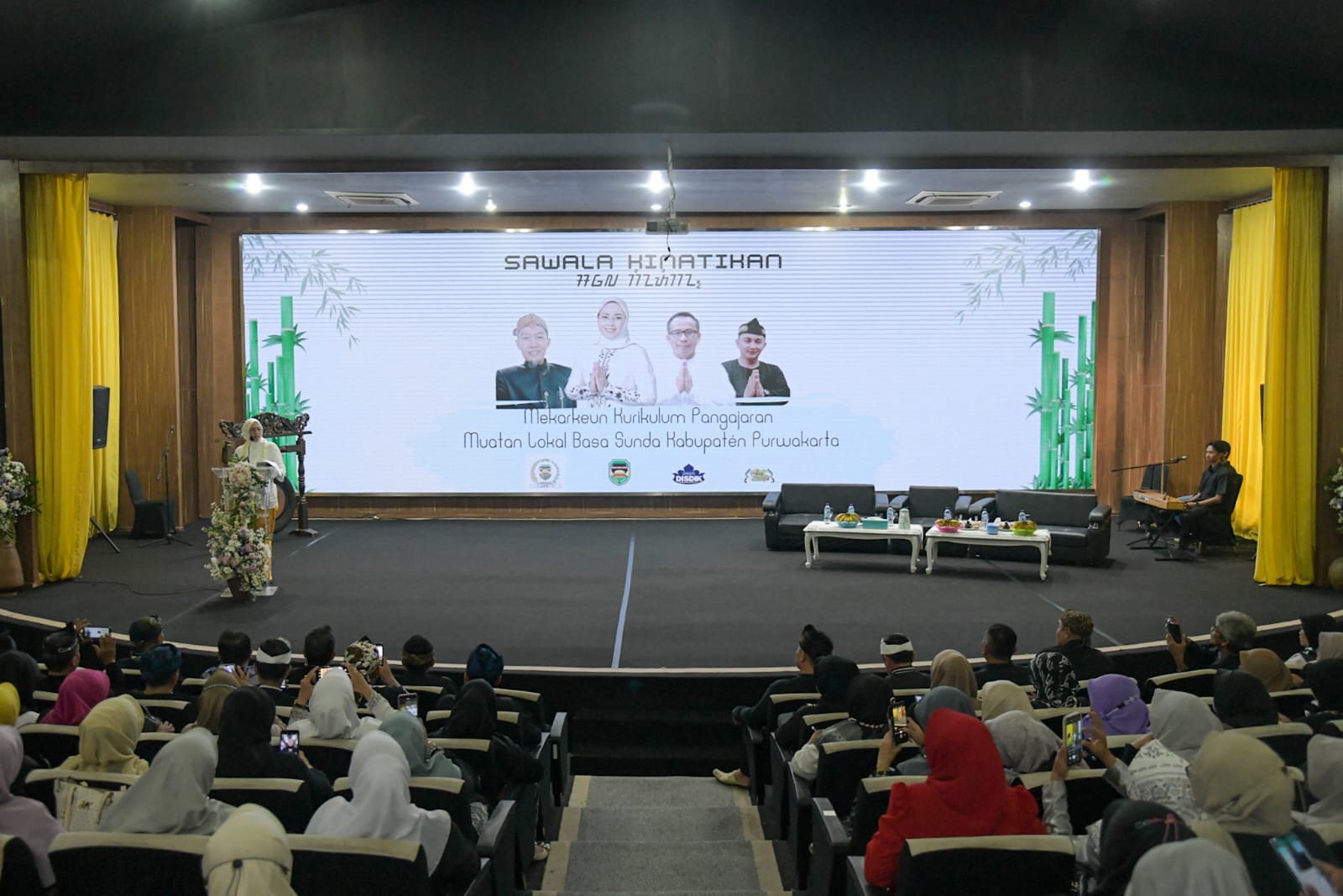 Mekarkeun Kurikulum Pangajaran Muatan Lokal Bahasa Sunda   