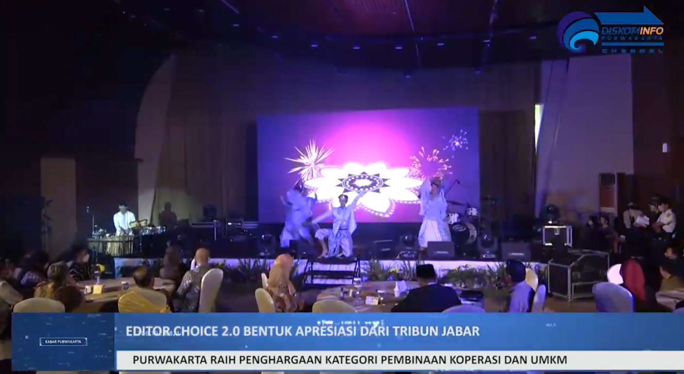 PURWAKARTA RAIH PENGHARGAAN KATEGORI PEMBINAAN KOPERASI DAN UMKM DARI TRIBUN JABAR