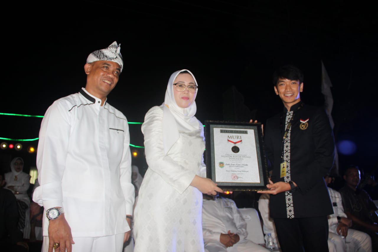 Purwakarta Catat Rekor Penyaji Tumpeng Awug Terbanyak