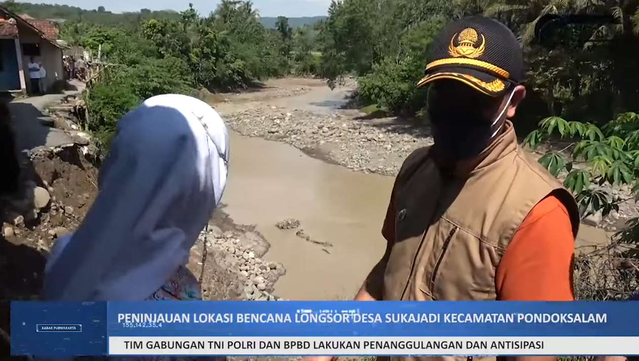 AMBU ANNE TINJAU LOKASI BENCANA LONGSOR DI DESA SUKAJADI KECAMATAN PONDOKSALAM