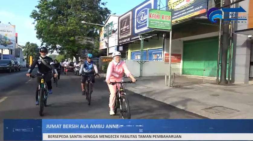 JUMAT BERSIH BERSAMA AMBU ANNE DENGAN BERKELILING KOTA PURWAKARTA