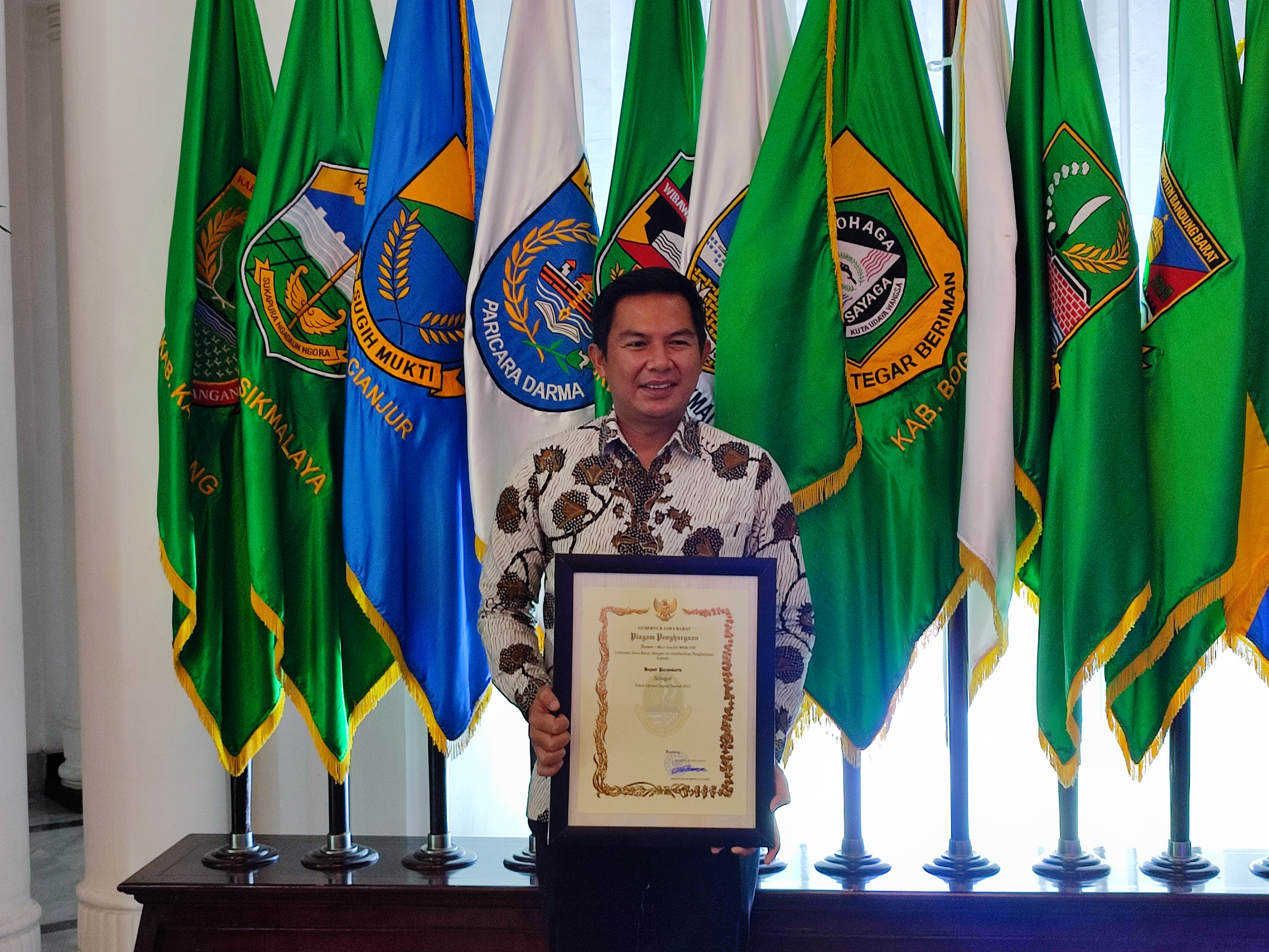 Bupati Purwakarta Dinobatkan sebagai Tokoh Literasi Digital Daerah   