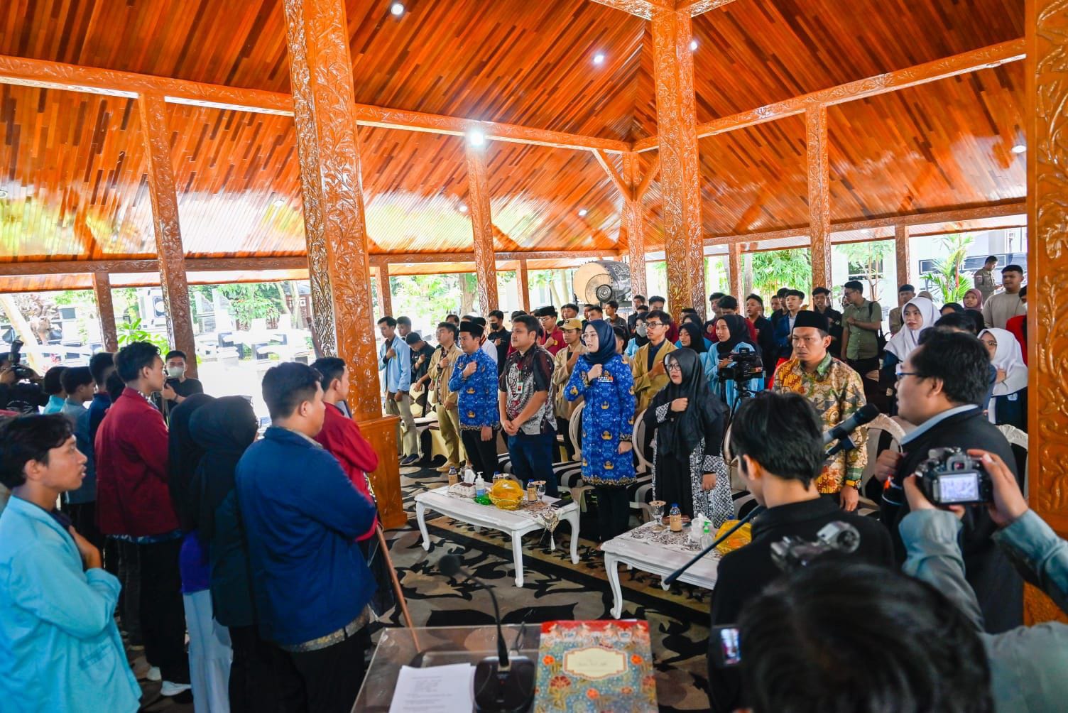 Bupati Anne Ajak Aktivis Mahasiswa Ikut Bangun Wilayah Pedesaan