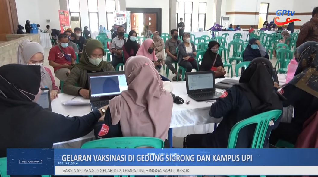 KEJAR TARGET HERD IMMUNITY, AMBU ANNE RATNA MUSTIKA PANTAU VAKSINASI MASSAL DAN POSBINDU CISEUREUH