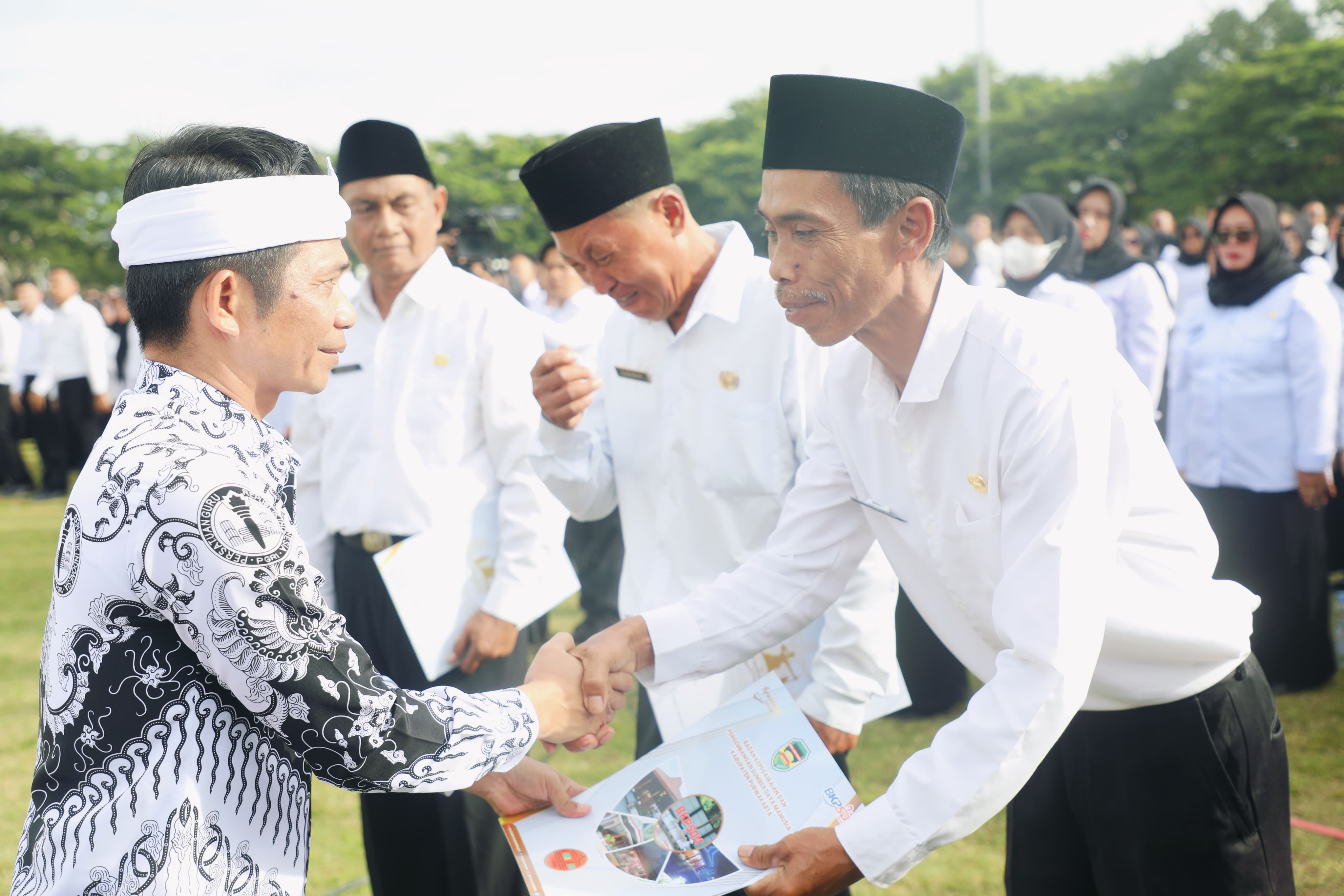 Bupati Purwakarta Lantik Ribuan PPPK Paruh Waktu