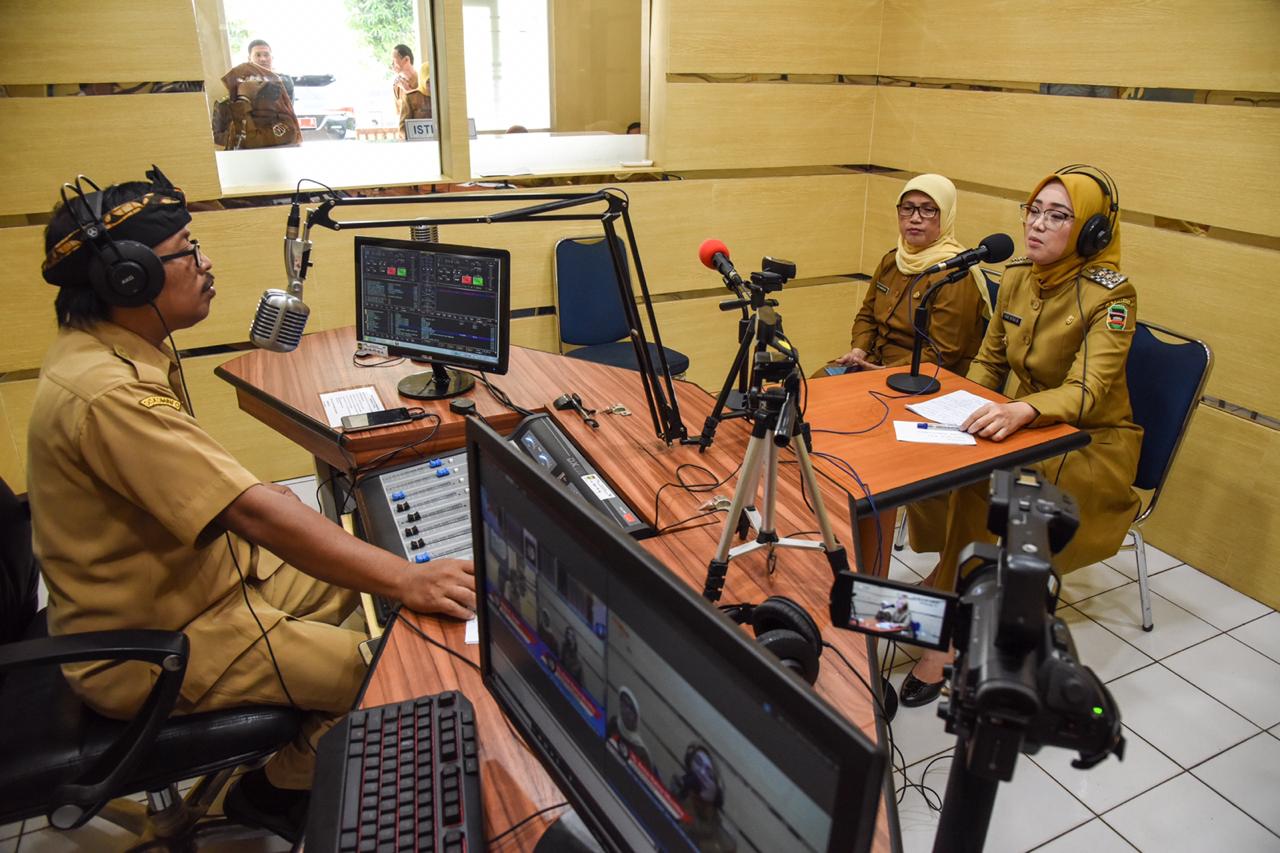 Sosialisasikan Pencegahan Virus Corona, Bupati Purwakarta Gunakan Kanal Informasi Milik Pemkab