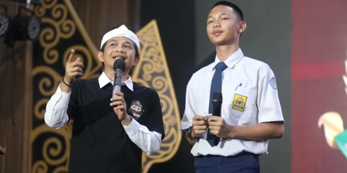 Momen Hangat Festival Jaksa Masuk Sekolah: Om Zein Tanggung Bekal seorang Siswa SMP yang Bercita-cita Jadi Jaksa