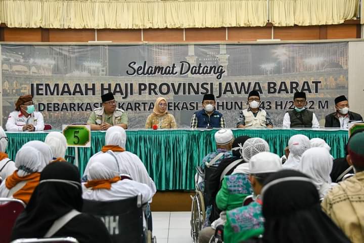 Kerahkan Ratusan Mobil Dinas, Jajaran Pemkab Purwakarta Jemput Jemaah Haji