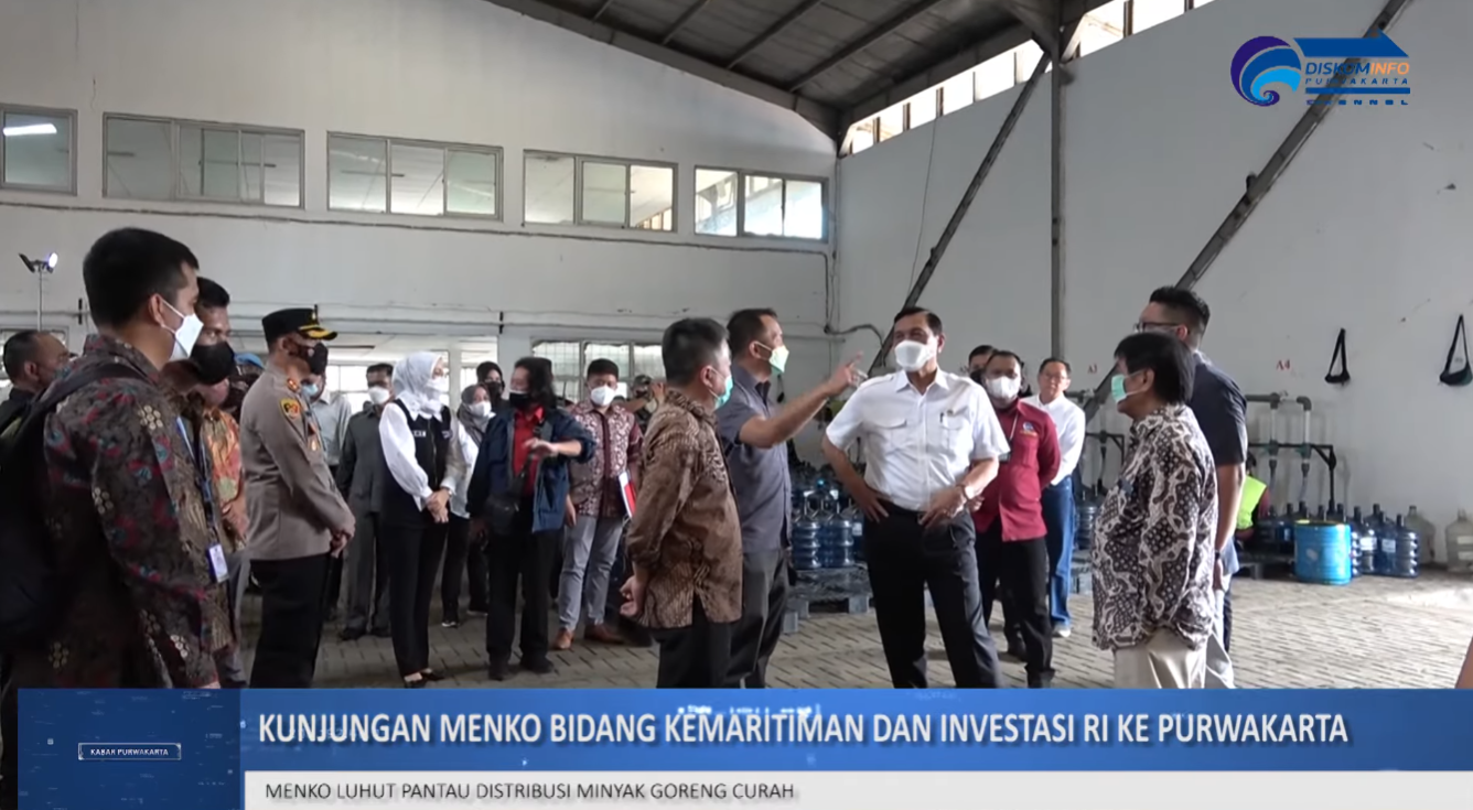 PANTAU DISTRIBUSI MINYAK GORENG, MENTERI LUHUT KUNJUNGI PURWAKARTA