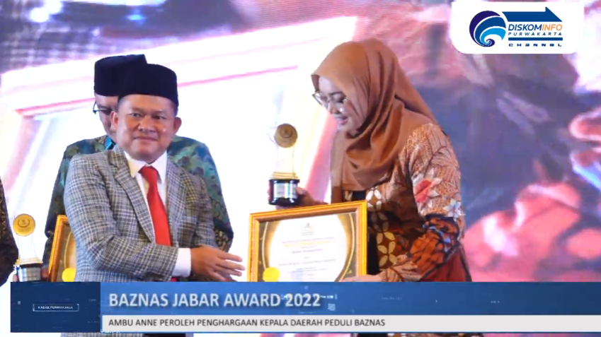 BUPATI PURWAKARTA JADI KEPALA DAERAH PEDULI BAZNAS DI BAZNAS JABAR AWARD 2022