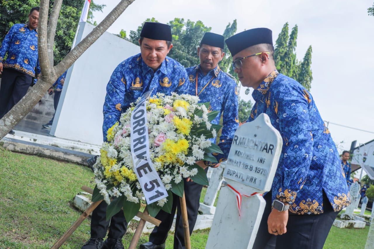 Kenang Jasa Pahlawan, Korpri Purwakarta Tabur Bunga di TMP Sirna Raga
