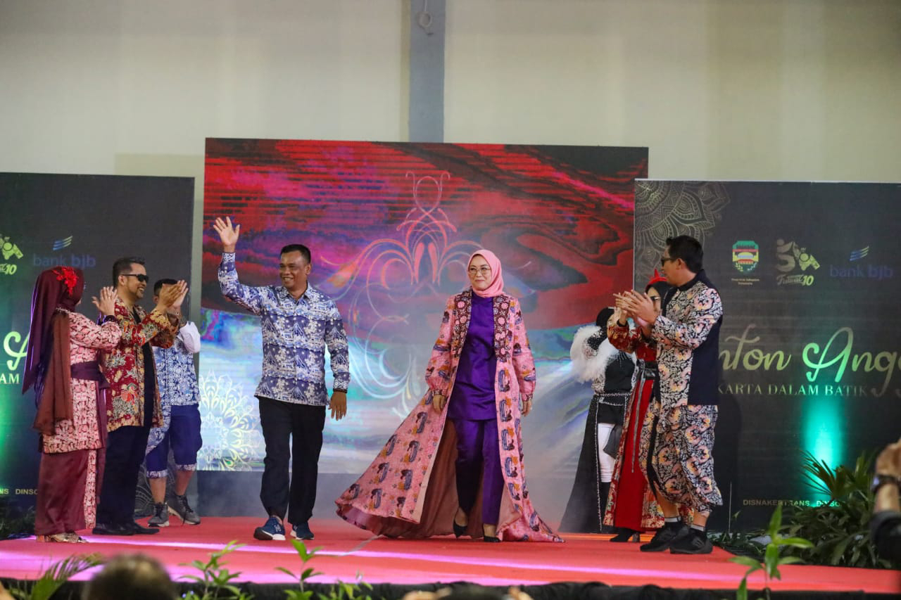 Pinton Angon Batik Fashion Week Purwakarta