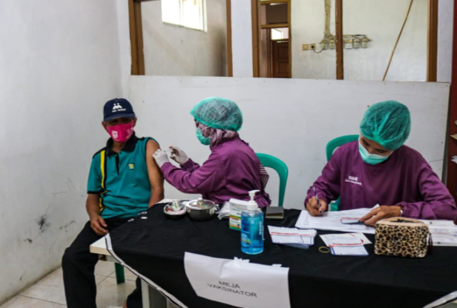 Kejar Target Vaksinasi Lansia, Pemkab Purwakarta Integrasikan Pelayanan Posbindu   