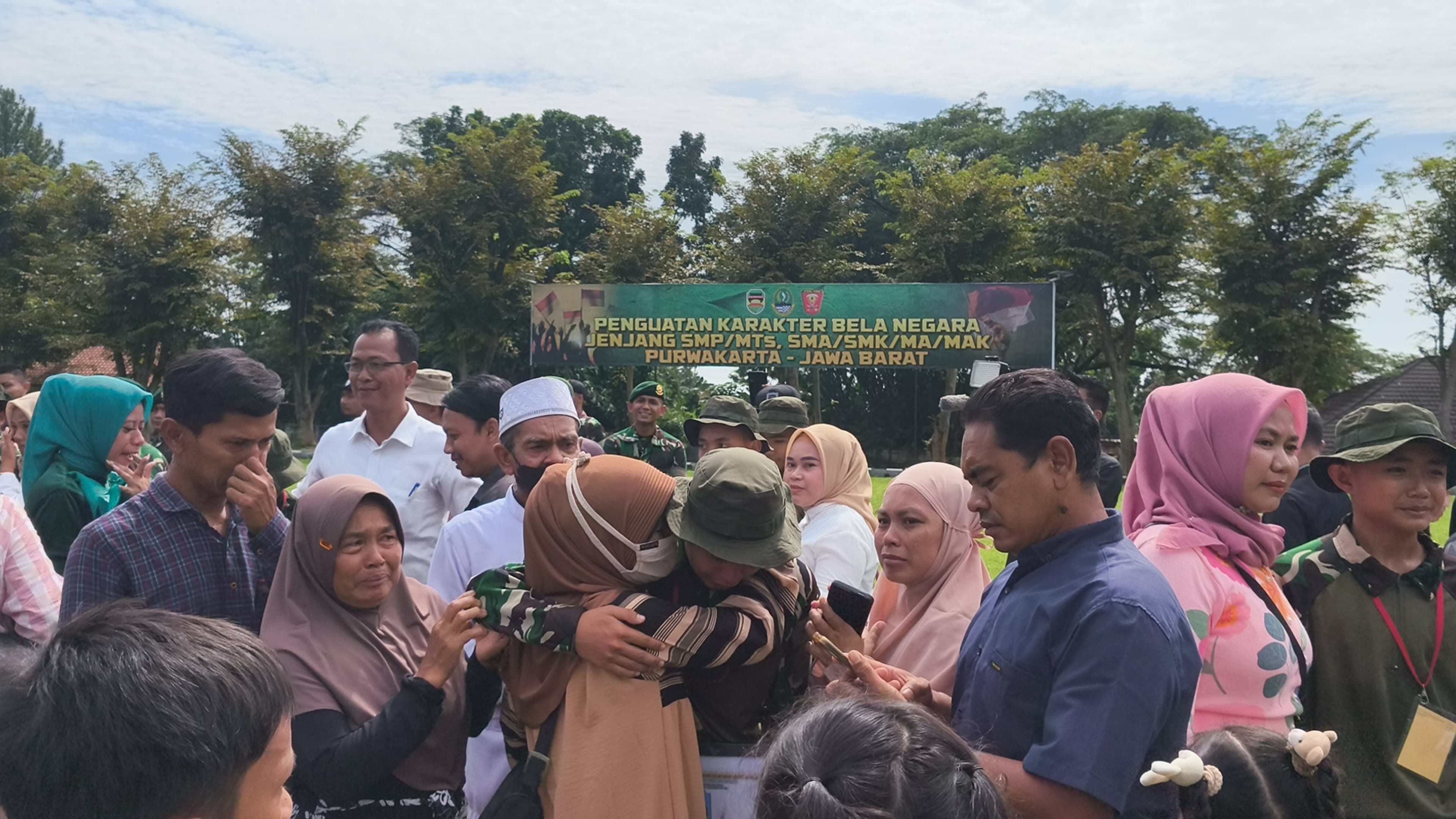 Haru Biru Penutupan Pelatihan Bela Negara di Purwakarta: Dari Tawuran ke Pelukan Ibu