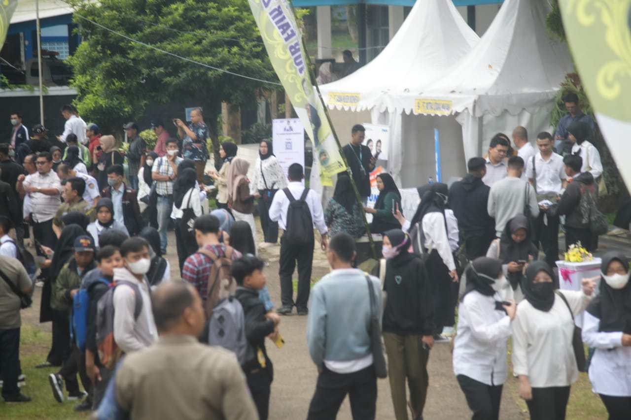 Puluhan Ribu Pelamar Kerja Serbu Purwakarta Job Fair 2023