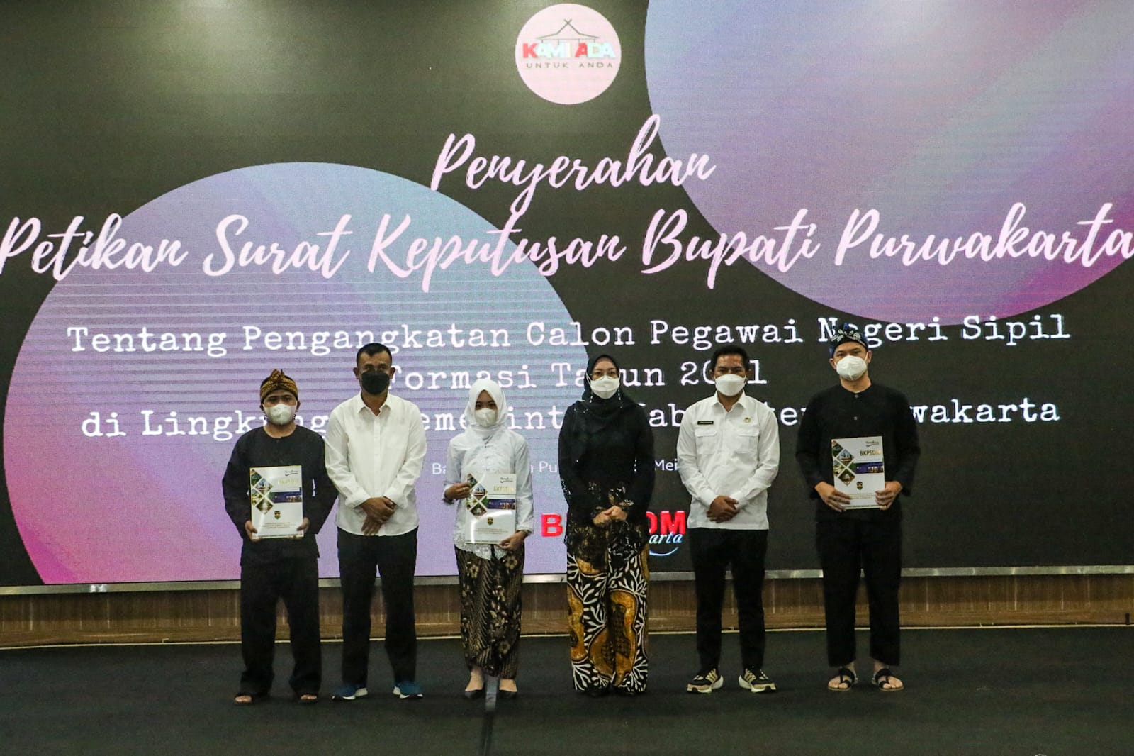 Bupati Purwakarta Serahkan 384 SK  CPNS