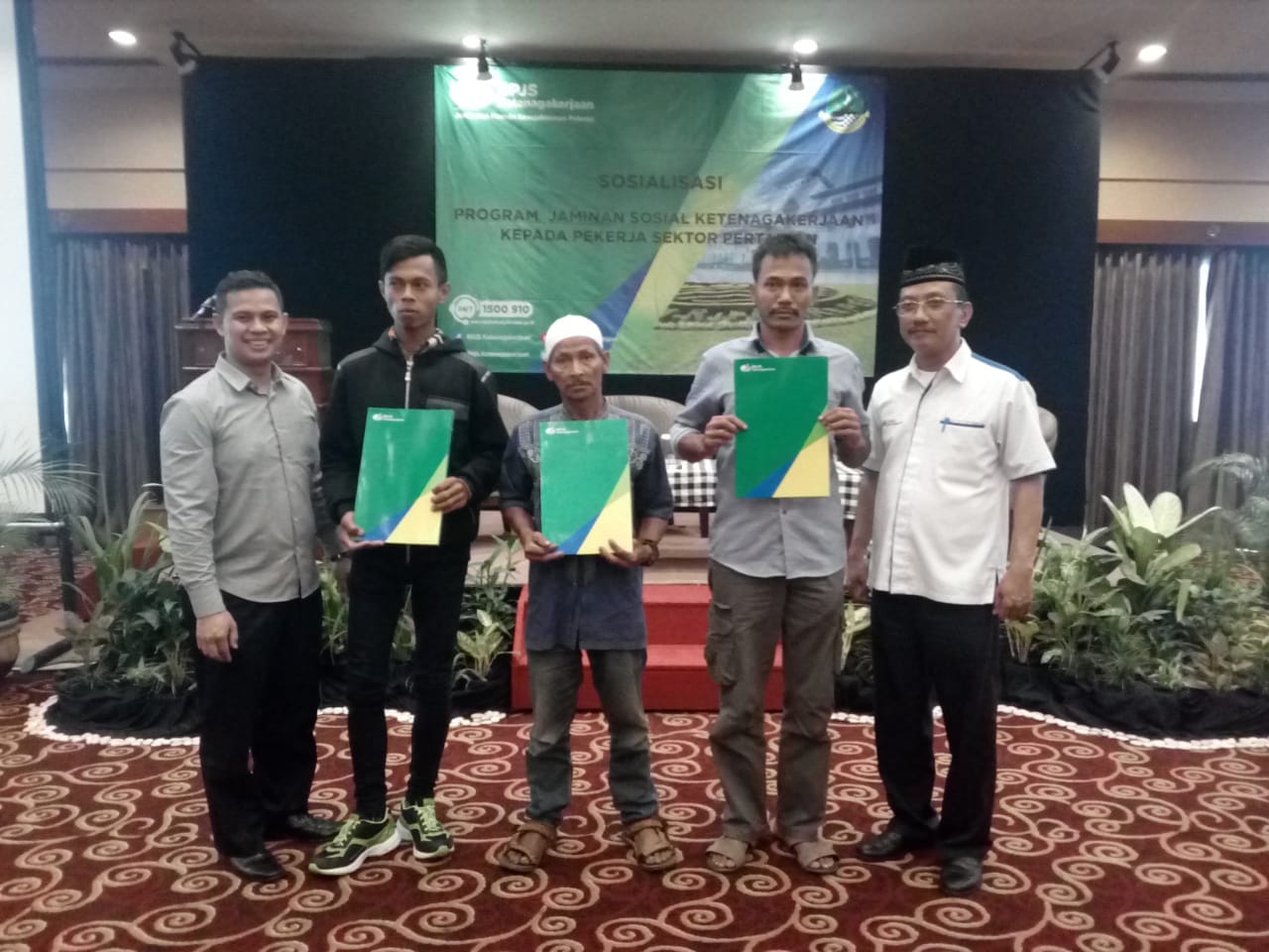 Pemkab Siap Upayakan Asuransi Tenaga Kerja kepada Petani di Purwakarta