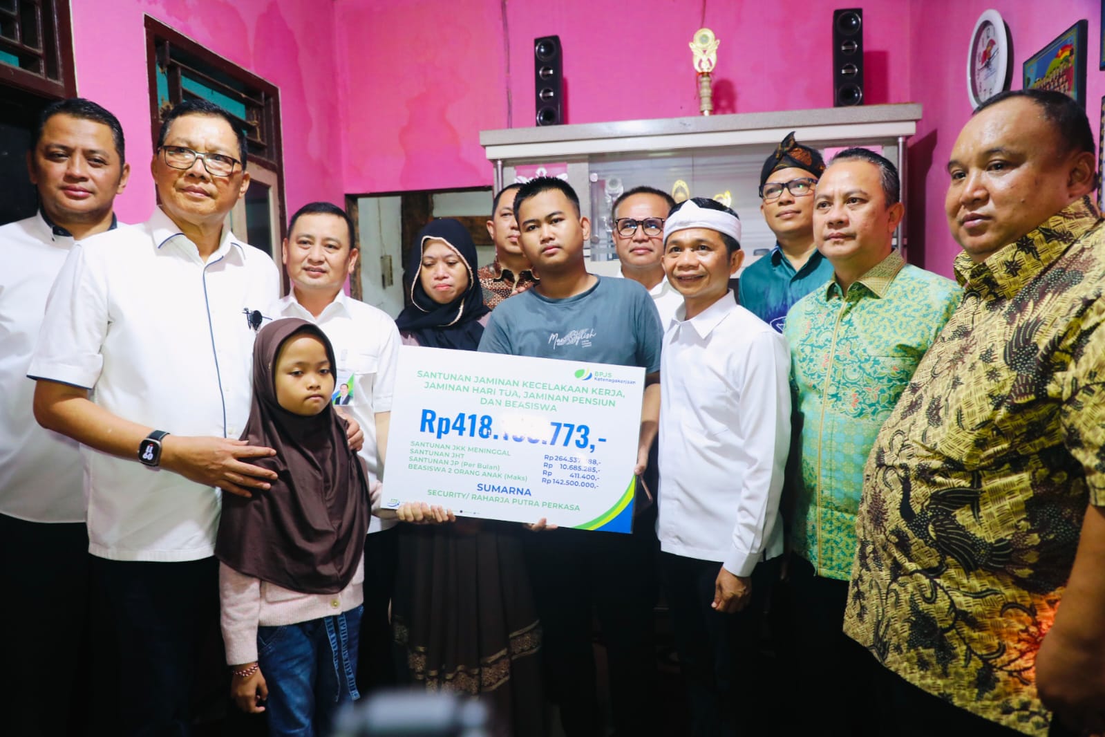 Keluarga Almarhum Sumarna Terima Santunan BPJS Ketenagakerjaan Rp418 Juta, Dua Anak Dapat Beasiswa Pendidikan