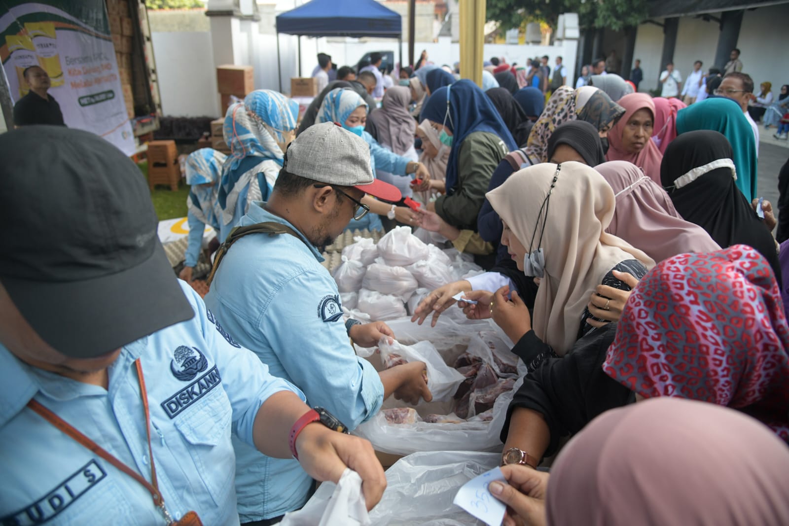 Pastikan Kebutuhan Ramadhan Aman, Bupati Anne Gelar Bazar Nasional